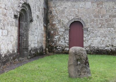 Menhir de la chapelle Saint-Adrien